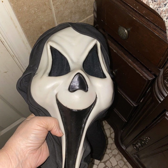 Scream Mask Ghostface Fun World Div Chin Stamp Hood Happy Ghost Vintage 90s Glow - Picture 3 of 12